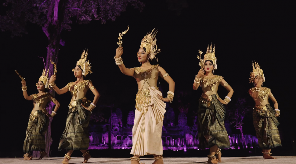 របាំអប្សរាខ្មែរ នៅមុខប្រាសាទបាយ័ន បានចែកចាយ លើពិភពលោក