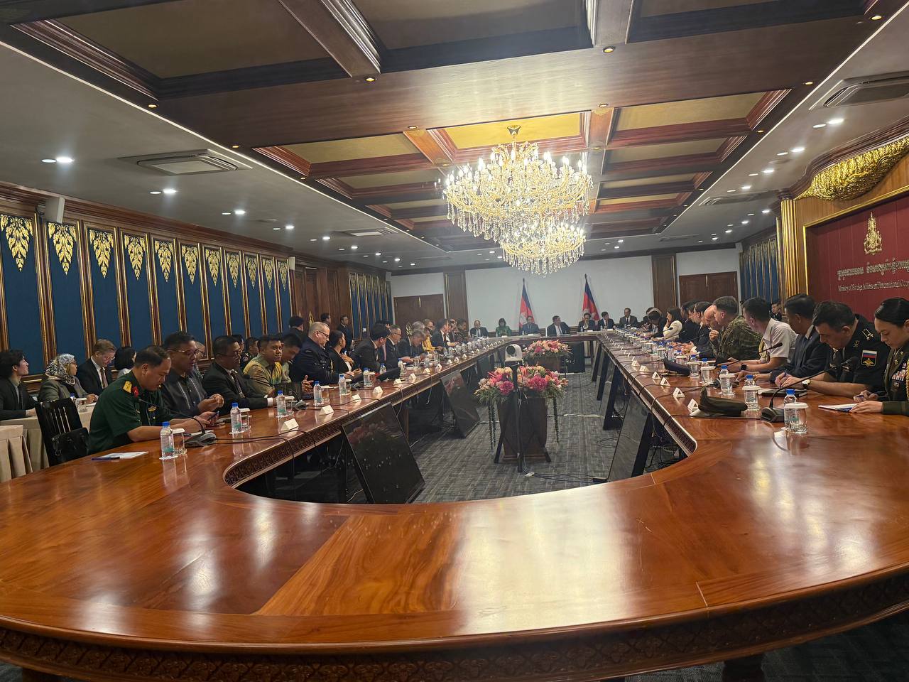 ក្រសួងការបរទេស បើកកិច្ចប្រជុំបន្ទាន់ជាមួយទូតនានា បន្ទាប់ពីការផ្ទុះអាវុធនៅព្រំដែនកម្ពុជា–ថៃ