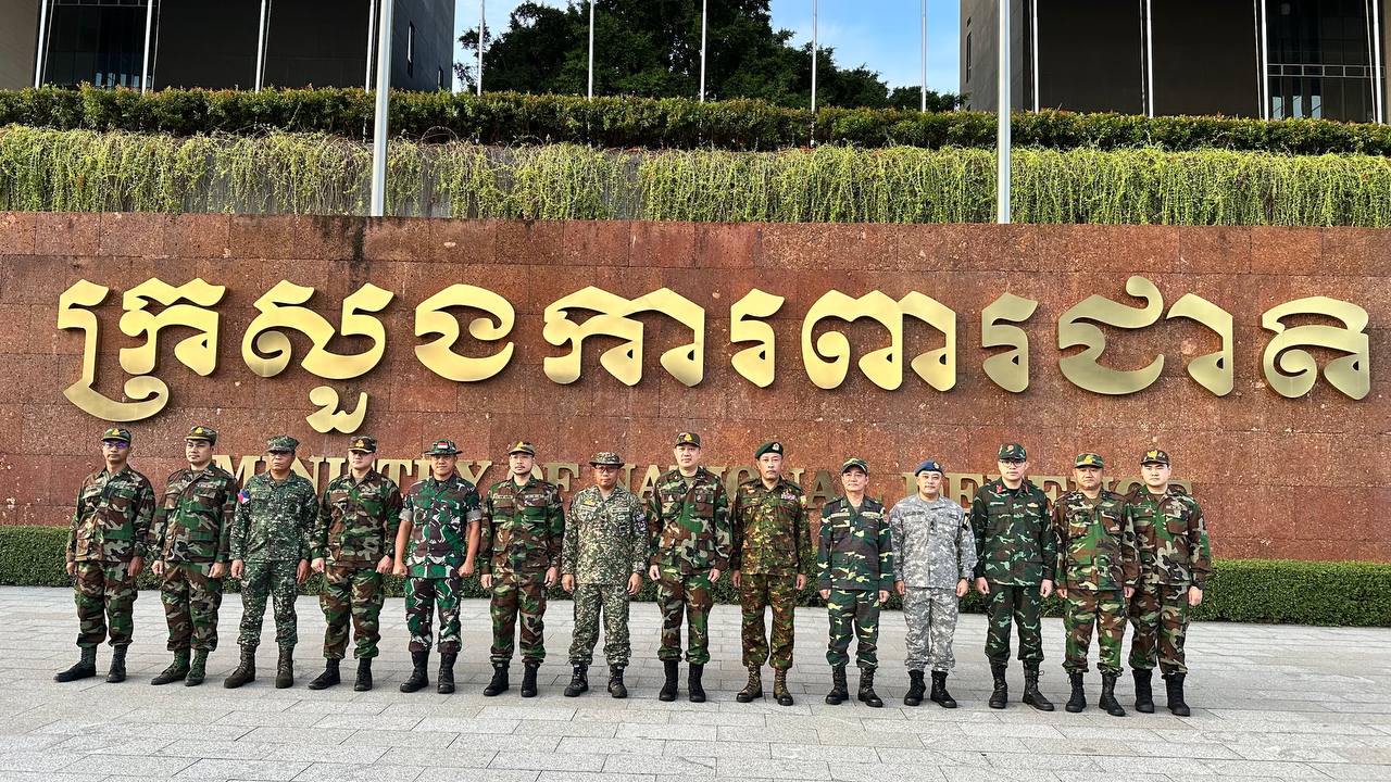 ក្រុមអ្នកសង្កេតការណ៍អន្តរកាល (IOT) បំពេញភារកិច្ចសង្កេតស្ថានភាពតំបន់រងផលប៉ះពាល់តាមព្រំដែនកម្ពុជា–ថៃ ជារៀងរាល់រយៈពេល ៣ ថ្ងៃ